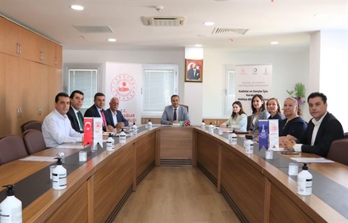 İlçe Kaymakamımız Cemil Özgür Öneği başkanlığında İZMOD Başkanı Hasan Özkoparan ve Proje Yönetim Ekibinin Katılımıyla Değerlendirme Toplantısı Yapıldı
