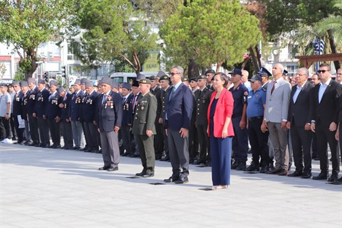 19 Eylül Gaziler Günü Dolayısıyla Atatürk Anıtına Çelenk Sunma Töreni Düzenlendi