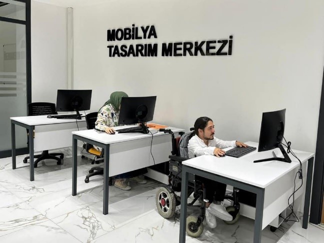 İzmir'de bir İLK olma özelliğiyle kurulan ''Mobilya Tasarım Merkezi'' hayata geçirildi.